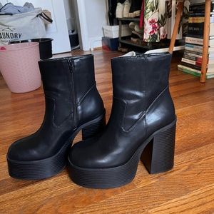Urban Outfitters noreen platform boots